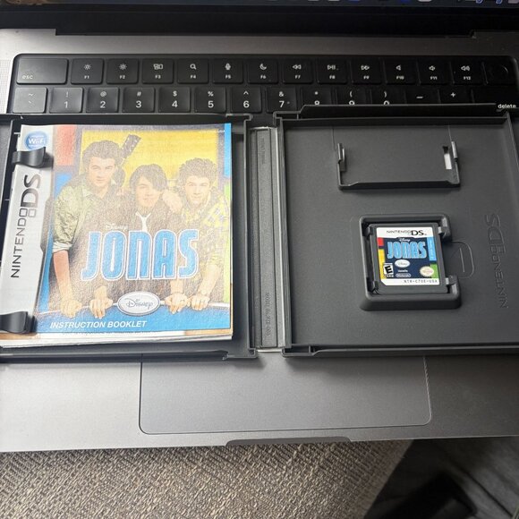 Disney Jonas Nintendo DS Game Complete Case Manual 2009 Y2K 00s Music - Picture 7 of 8